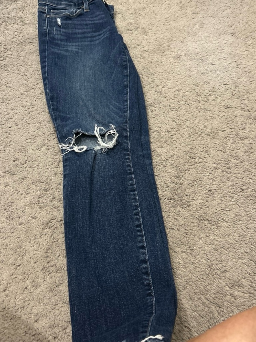 PAIGE Dark Blue Skinny Jeans with Distressed Knee